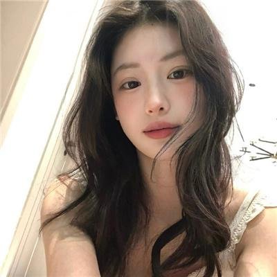 昂首挺胸